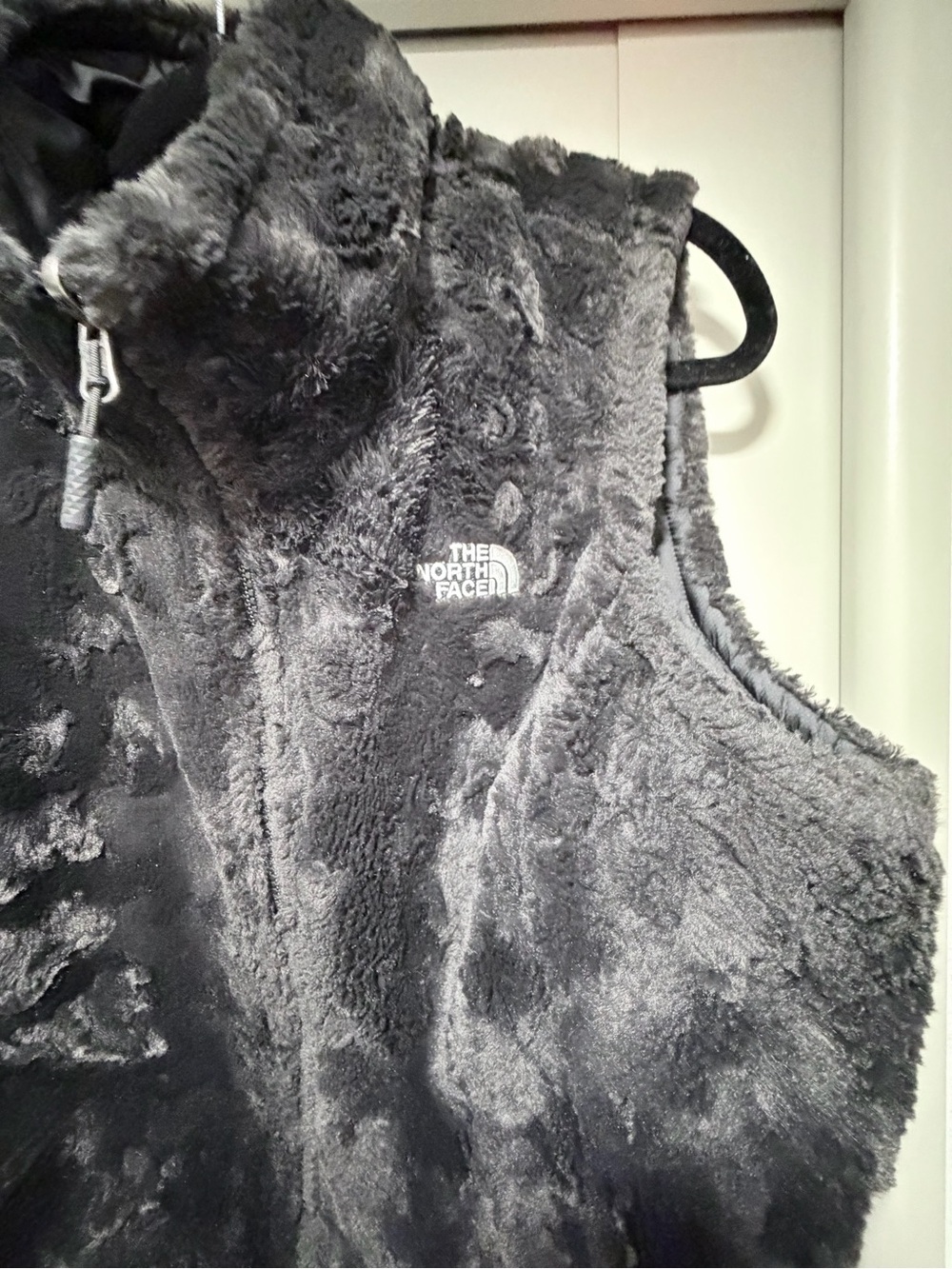 The North Face Women's reversible Black Quilted Vest - Picture 9 of 12